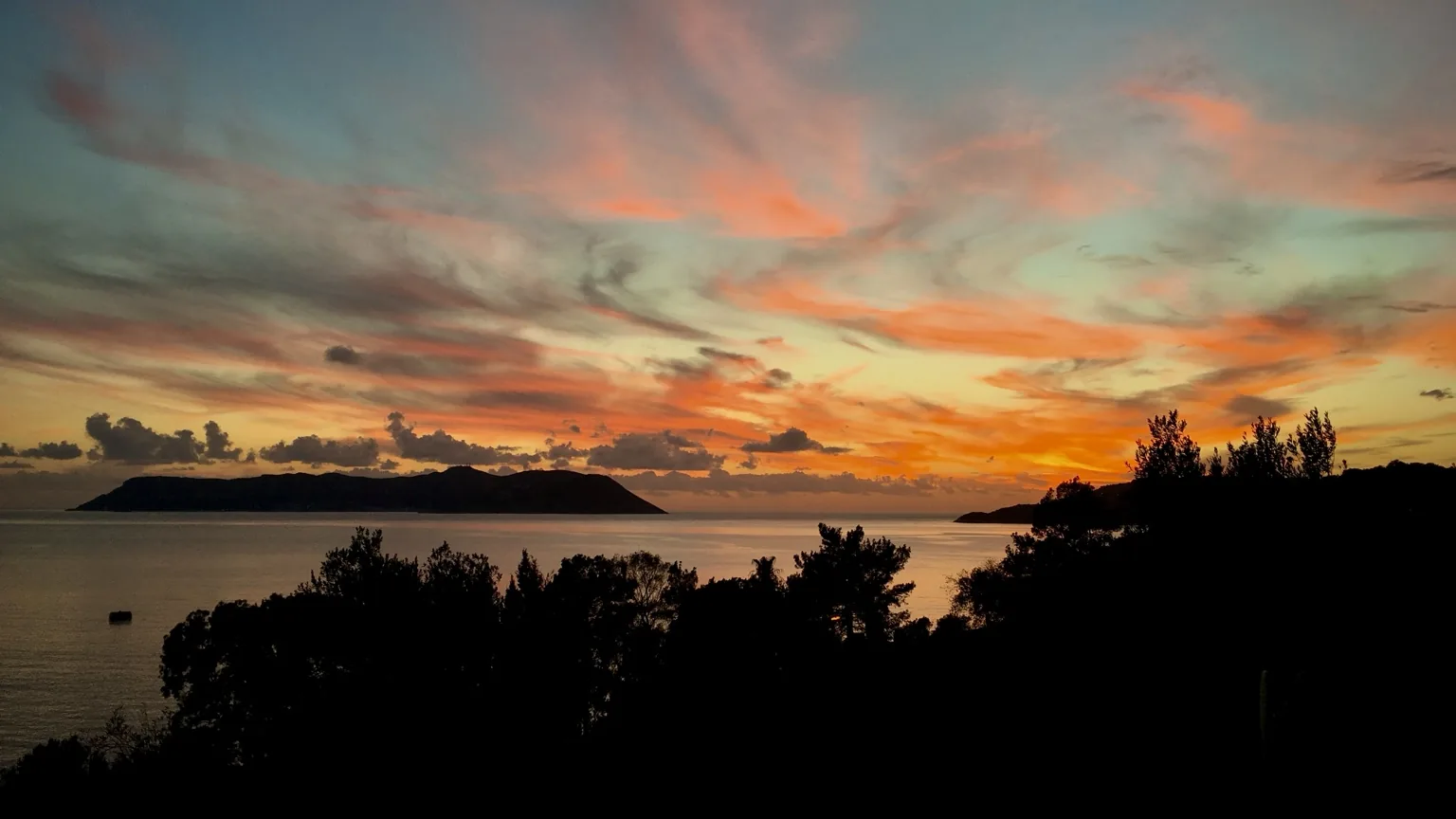 Pomarańczowo-różowy sunset nad Kaş
